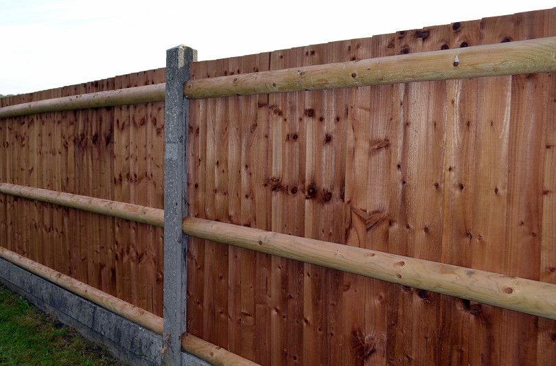 Roofer building new garden fence in Sevenoaks and Maidstone